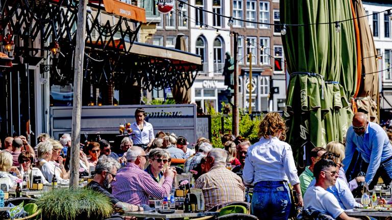 Het wordt heerlijk toeven later deze week op een terras, zoal in Den Bosch (foto: ANP).