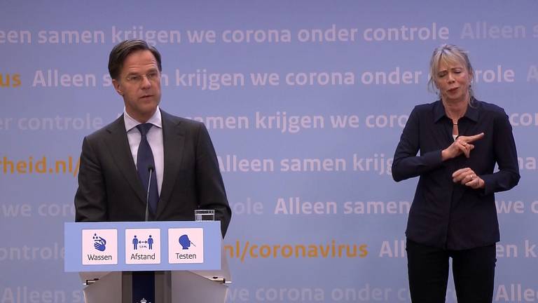 Rutte tijdens de persconferentie dinsdagavond.