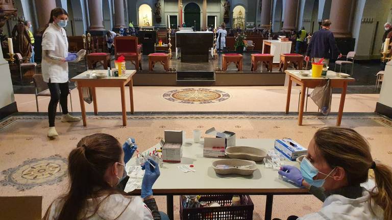 In februari werden er ook al vaccinaties gezet in de kerk in Aarle-Rixtel (foto: Paul Lijten).