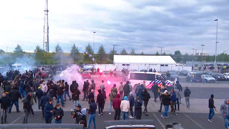 Tumult bij het NAC-stadion.