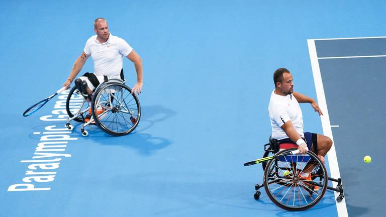 Maikel Scheffers (l.) met Tom Egberink in actie in de strijd om het brons (Foto: ANP). 