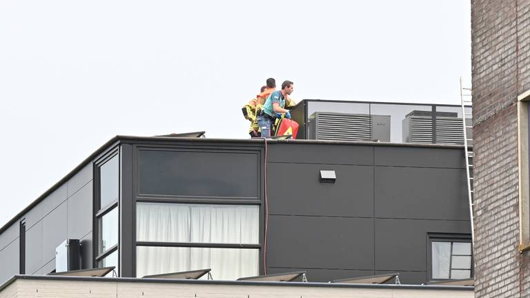 Het appartementencomplex waar het ongeluk gebeurde (foto: Perry Roovers/SQ Vision).