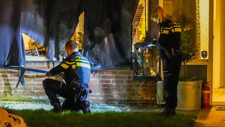 De ontploffing bij het huis in Eindhoven vond rond een uur donderdagnacht plaats (foto: Dave Hendriks/SQ Vision).