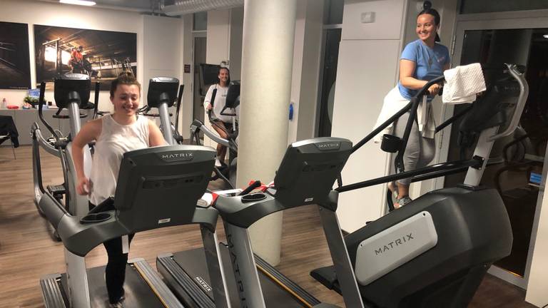 Symfonie Begunstigde onhandig Eerste sporters al om middernacht op de fitnessapparaten: 'De mensen  stonden in de rij' - Omroep Brabant