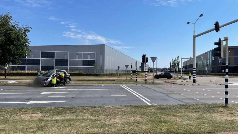 Onderzoek op de plek van het ongeluk in Oud Gastel (foto: Imke van de Laar).