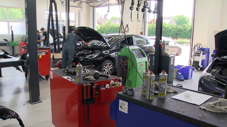 Snel even je auto laten checken voor je op vakantie gaat? Dat wordt lastig!