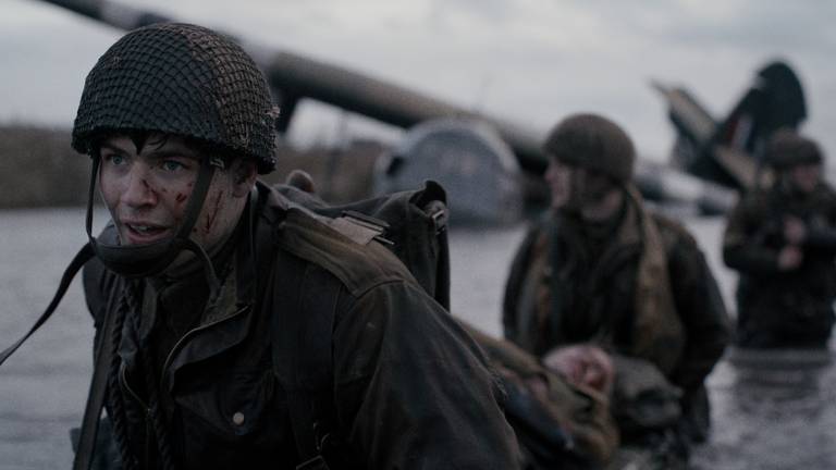 Scene uit de speelfilm met de Britse soldaten voor de 'glider' (foto: Slag om de Schelde/The Forgotten Battle).