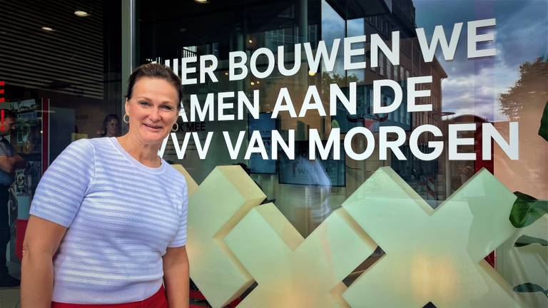 Hildegard Assies voor de pop-up VVV in Breda (foto: Raoul Cartens).