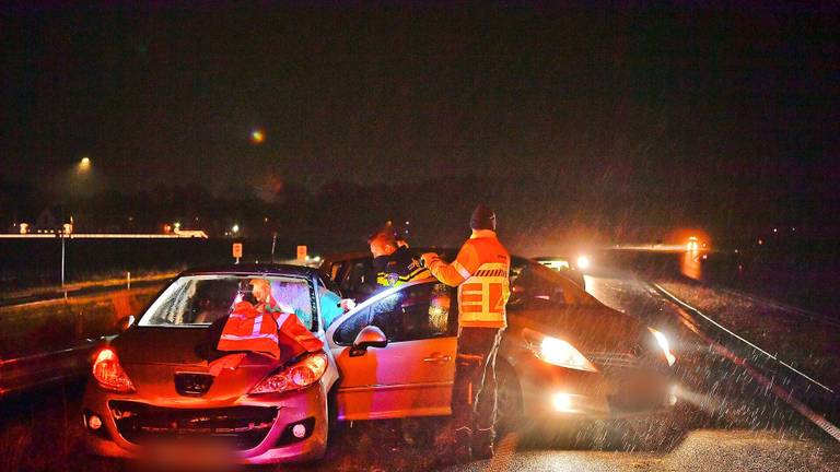 Twee van de drie wagens die op de N69 slipten (foto: Rico Vogels SQ Vision).