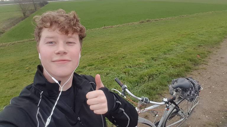 Wessel (20) onderweg naar zijn studentenhuis in Wageningen.