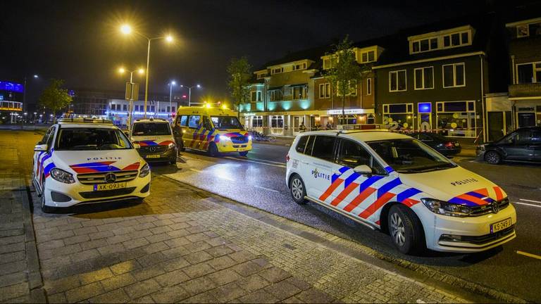 Meerdere hulpdiensten werden opgeroepen vanwege de schietpartij aan de Tongelresestraat in Eindhoven (foto: SQ Vision).
