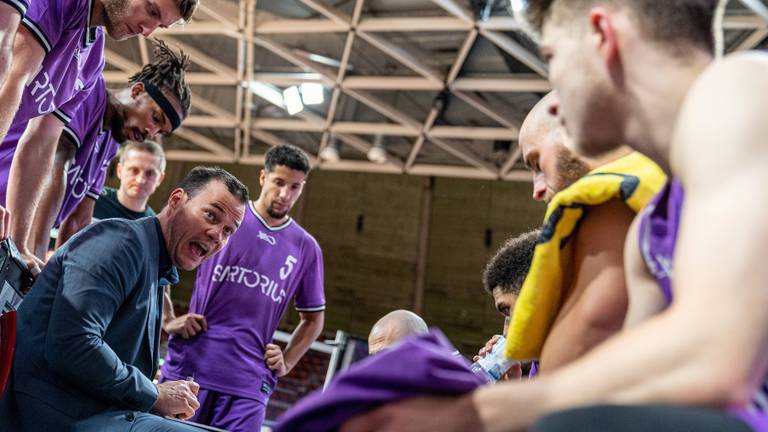 Basketbalcoach Johan Roijakkers uit Deurne (foto: ANP).