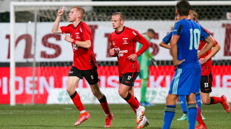 Jellert Van Landschoot viert de gelijkmaker tegen Jong Ajax (foto: Orange Pictures).