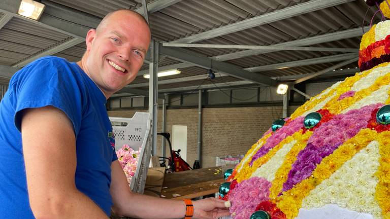 Omgekeerde wereld bij corso Valkenswaard: 'allang blij dat we samen zijn'