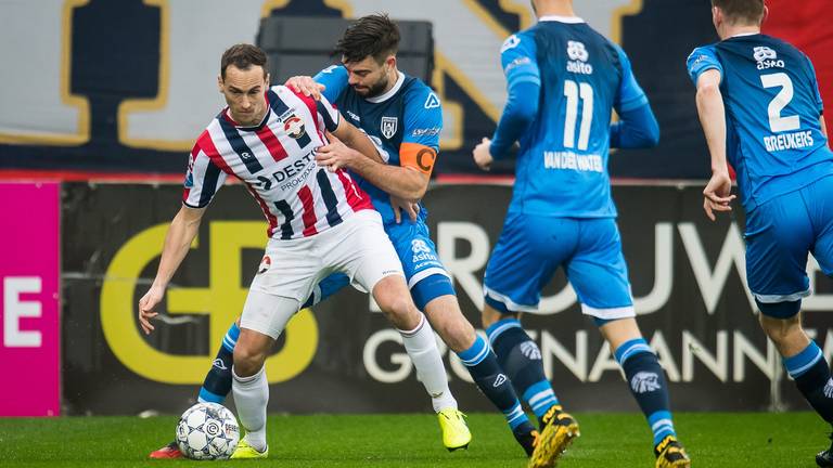 Freek Heerkens in actie in het duel met Heracles Almelo (foto: Hollandse Hoogte).