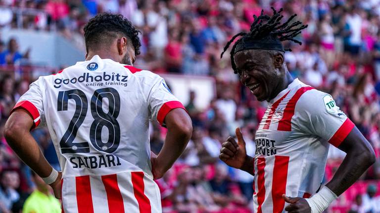 Saibari en Bakayoko vieren het doelpunt (Foto: OrangePictures)