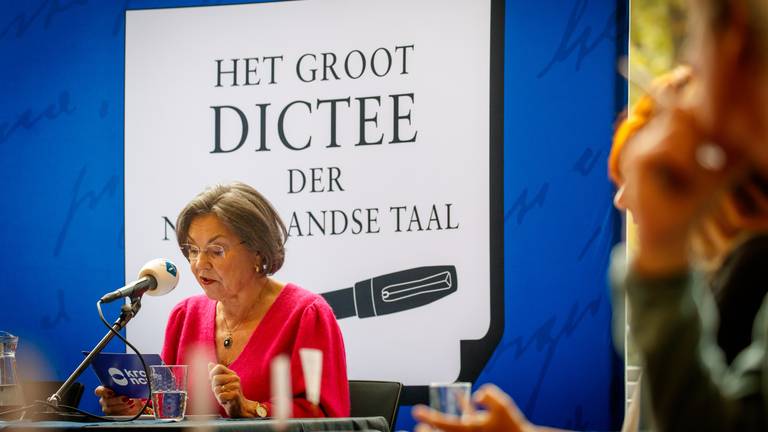 Het Groot Dictee werd ook dit jaar voorgedragen voor Gerdi Verbeet (foto: ANP 2021/Levin den Boer)