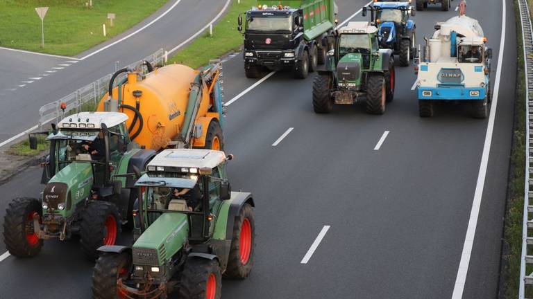 Boze boeren blokkeerden delen van de A2 (foto: Omroep Brabant).