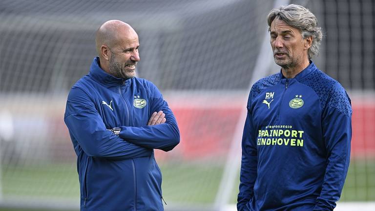 Peter Bosz met zijn assistent Rob Maas (Foto: ANP).