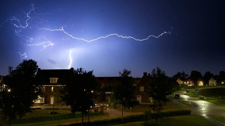 Waarschuwing voor felle onweersbuien met hagel en windstoten