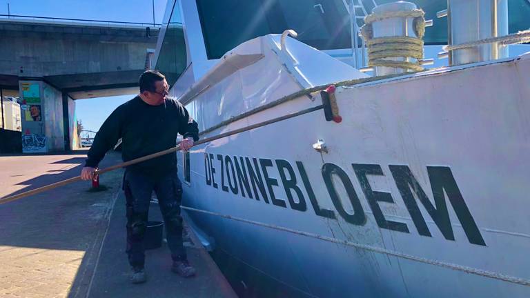 De Zonnebloem werd eind maart opgepoetst voor de proefvaart. (foto: Raoul Cartens)