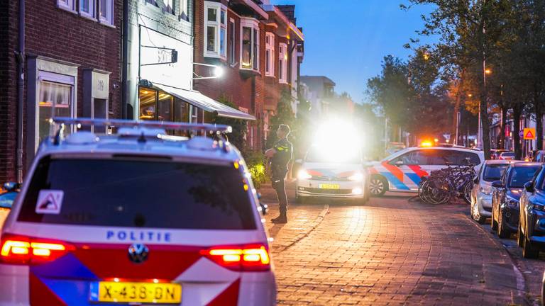 Een deel van de Tongelresestraat werd na een dreigende situatie afgesloten (foto: SQ Vision).