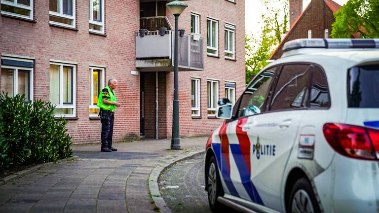 De man moest naar het ziekenhuis (foto: Sem van Rijssel/ SQ Vision)
