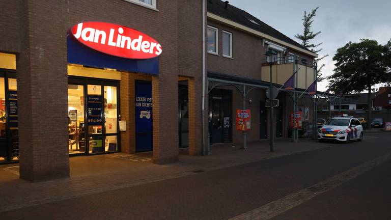 Begin januari werd de supermarkt ook al overvallen. (Foto: Marco van den Broek / SQ Vision Mediaprodukties)