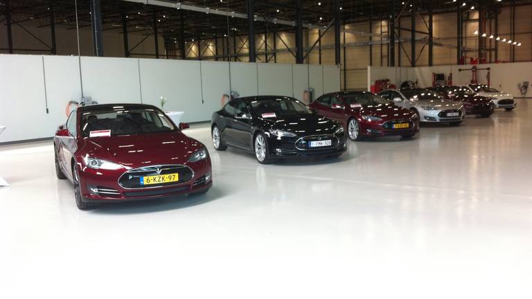 Diverse auto's van het merk Tesla 