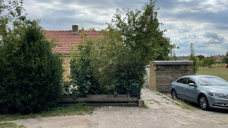 Het huis in Oud Gastel dat overvallen werd (foto: Stan Hamacher). 