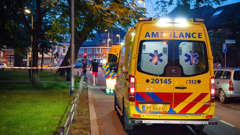 Steekpartij aan het Korvelplein in Tilburg (foto: Jack Brekelmans/SQ Vision)