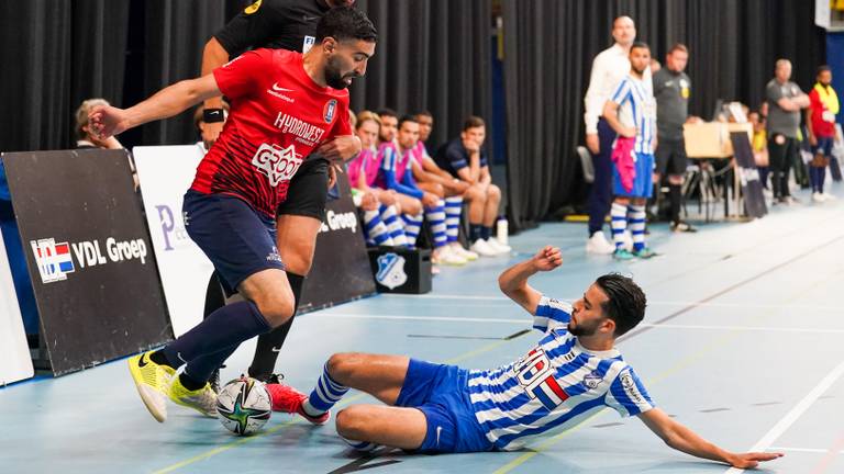 FC Eindhoven-speler Ayoub Boukhari ging strijdend ten onder (foto: Orange Pictures).