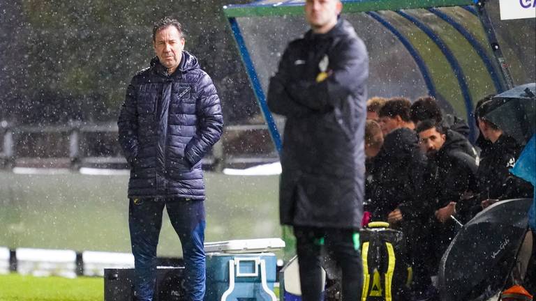 NAC Breda-trainer Jean-Paul van Gastel. (Foto: Wim Wobbes/Orange Pictures)