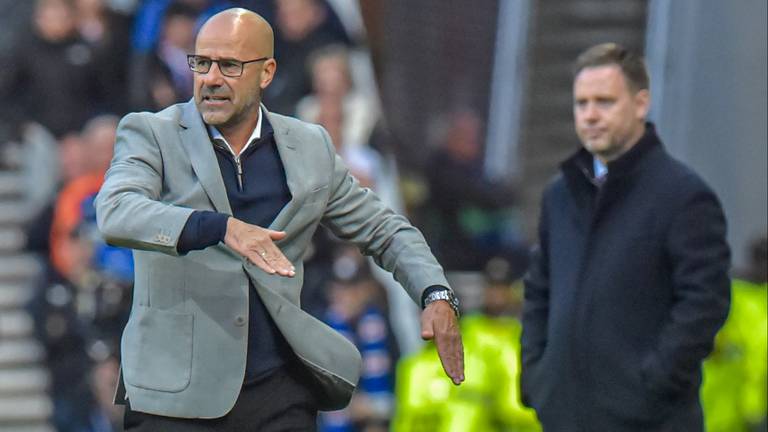 Peter Bosz (links) is overtuigd dat PSV dit seizoen de Champions League haalt (foto: OrangePictures).