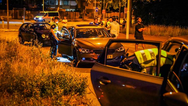 De politie controleerde uitgebreid in Tongelre (foto: Sem van Rijssel/SQ Vision).