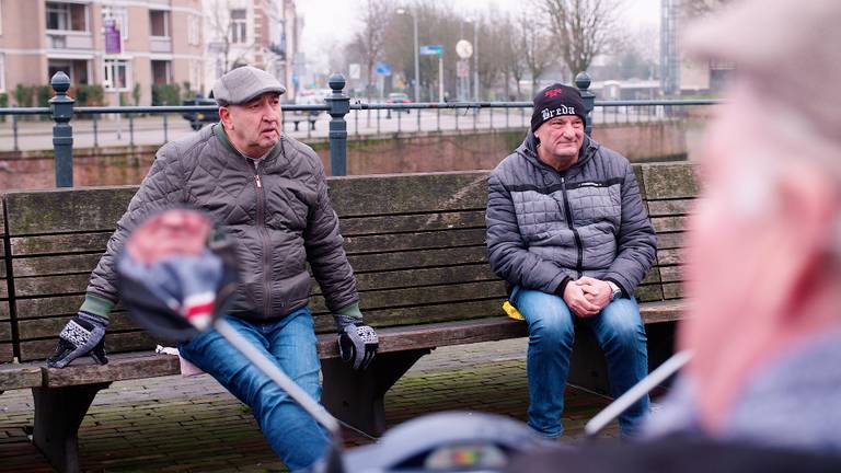 Negen mannen gingen op de bon voor samenscholing.