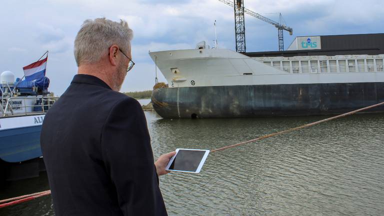 Havenmeesters Werkendam gaan enorme binnenvaartschepen digitaal 'parkeren' (foto gemeente Altena) 