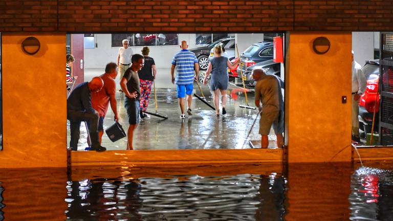 In deze parkeergarage moest worden gehoosd (foto: Rico Vogels/SQ Vison).