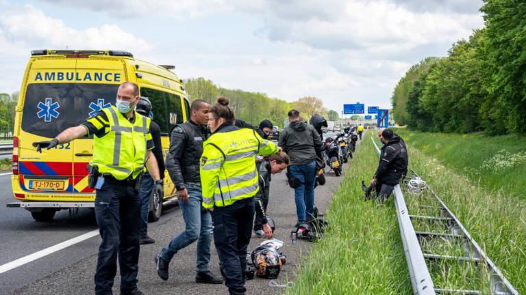 De botsing vond plaats op de A59 bij Oosterhout (foto: Marcel van Dorst/SQ Vision).