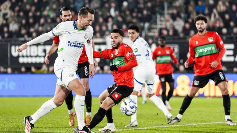 Luuk de Jong met een kans tegen NEC (foto: ANP).