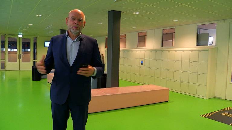 Directeur Kees Maas van het Dr. Mollercollege in Waalwijk.