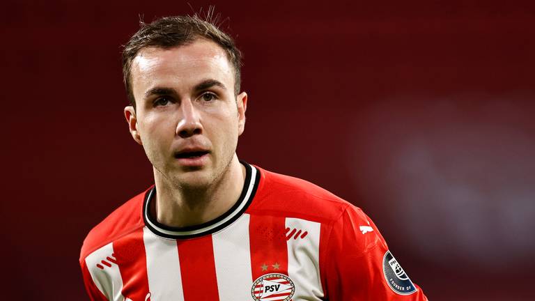 Sterspeler Mario Götze begon tegen Vitesse op de bank maar redde PSV als invaller (foto: ANP).