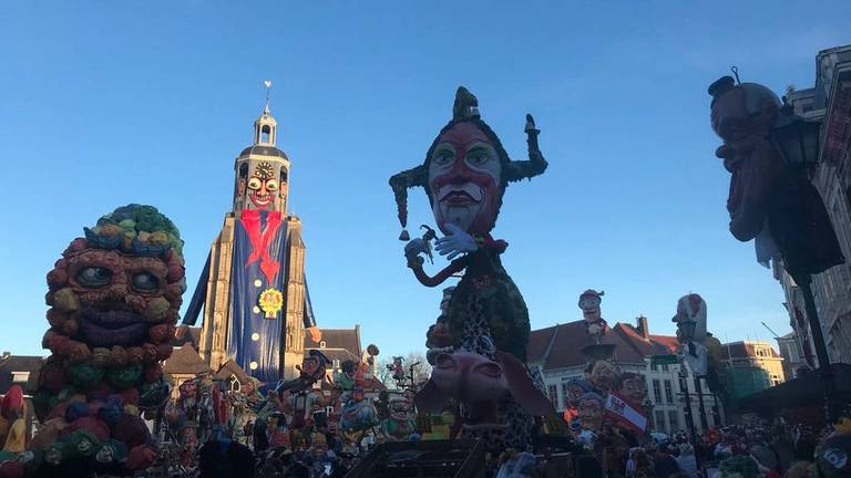 De Grote Markt in Bergen op Zoom tijdens de optocht in 2018 (foto: Raoul Cartens).