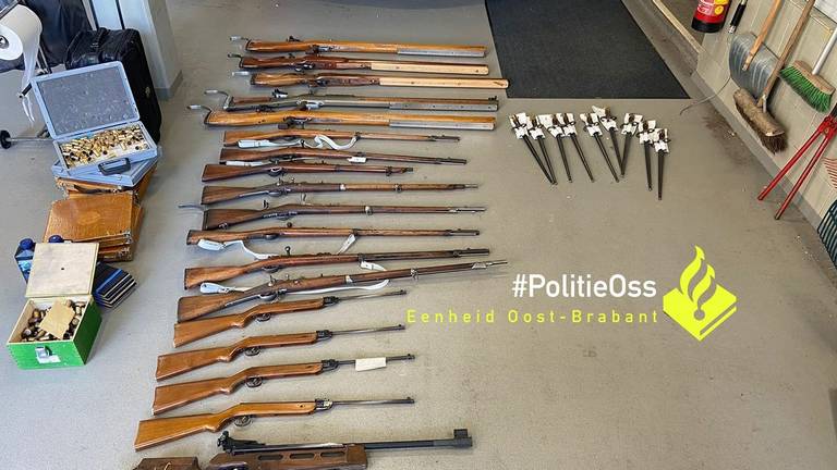 De gevonden wapens (foto: Politie).