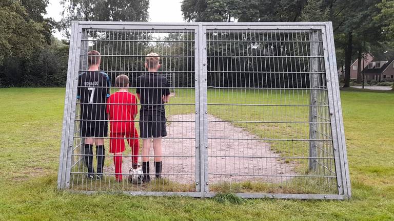 Elvira moest even slikken toen haar zoons op voetbal wilden