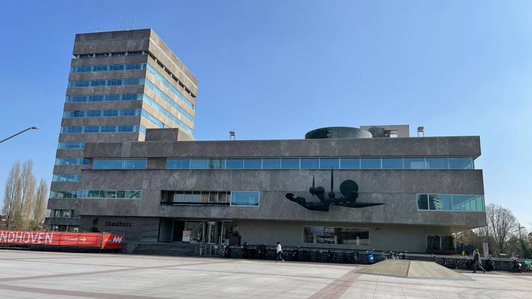 Het stadhuis in Eindhoven (foto: Rogier van Son).