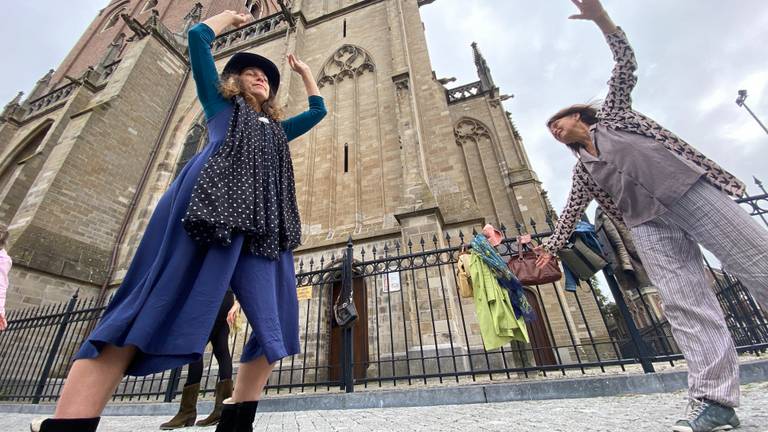 Dansen op de klanken van de Sint Jan (foto: Jan Peels)