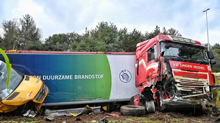 Een ongeluk op de A58. (foto: SQ Vision).