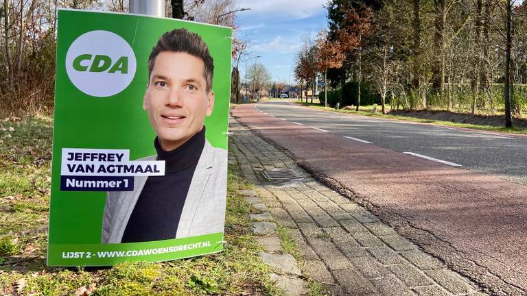 De CDA borden domineren het straatbeeld in Huijbergen (foto: Erik Peeters).