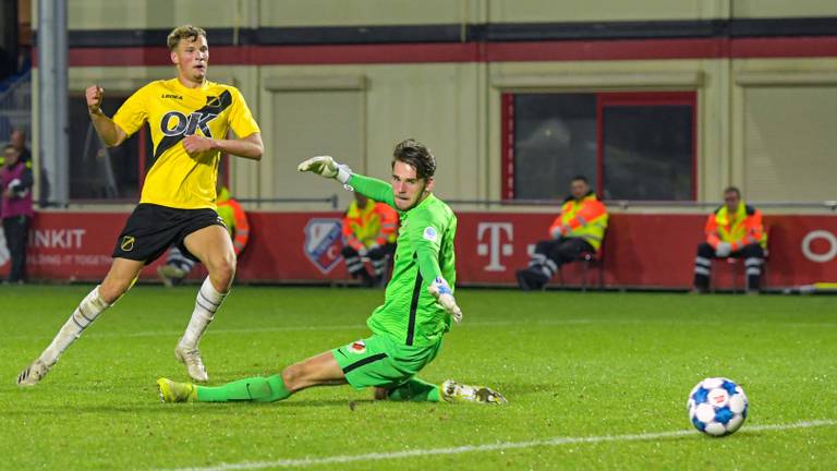 Sydney van Hooijdonk scoort voor NAC (foto: OrangePictures).